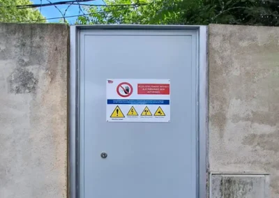 Installation d’une porte Secudoor avec verrouillage motorisé pour sécuriser un site sensible