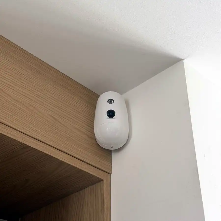 Protection anti intrusion intérieur avec détecteur de présence et caméra intégrée