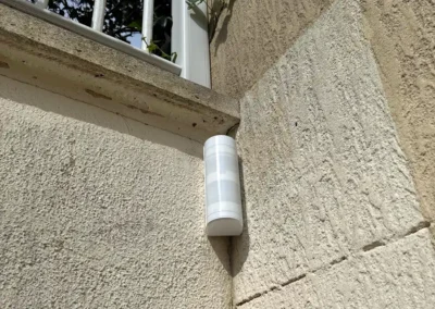 Détecteur de présence en extérieur de maison individuelle