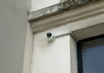 Une solution de vidéoprotection performante pour sécuriser la circulation entre deux immeubles